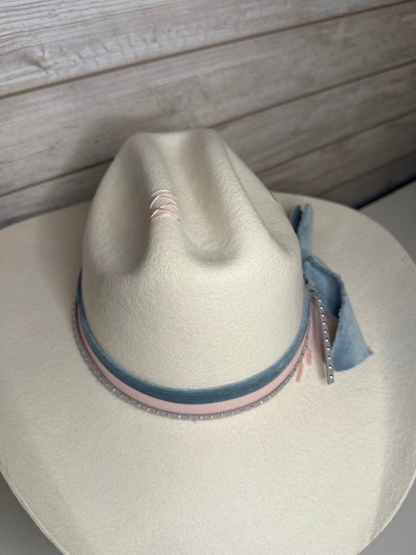 White Cattlemans Cowboy Hat