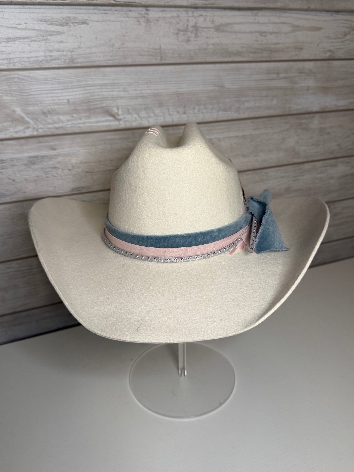 White Cattlemans Cowboy Hat